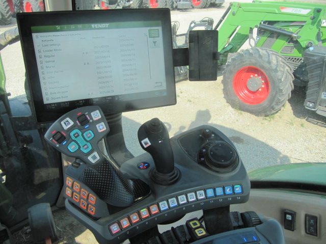 2021 Fendt 724S4 Tractor