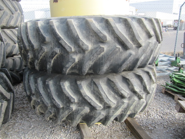 2015 John Deere 6175R Tractor