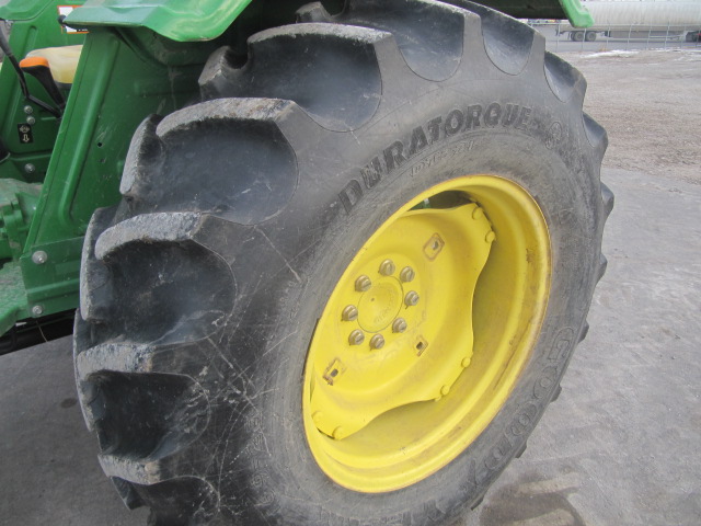 2014 John Deere 5075E Tractor