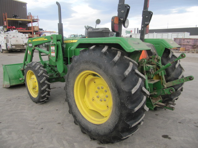 2014 John Deere 5075E Tractor