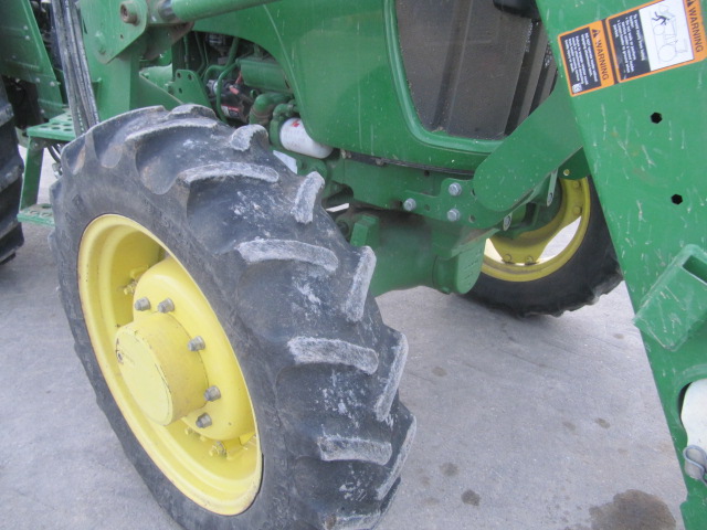 2014 John Deere 5075E Tractor