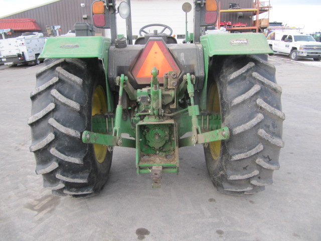 2014 John Deere 5075E Tractor