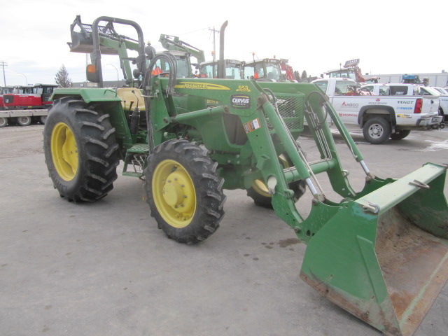 2014 John Deere 5075E Tractor