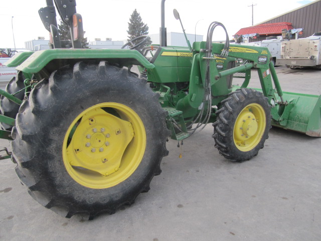 2014 John Deere 5075E Tractor