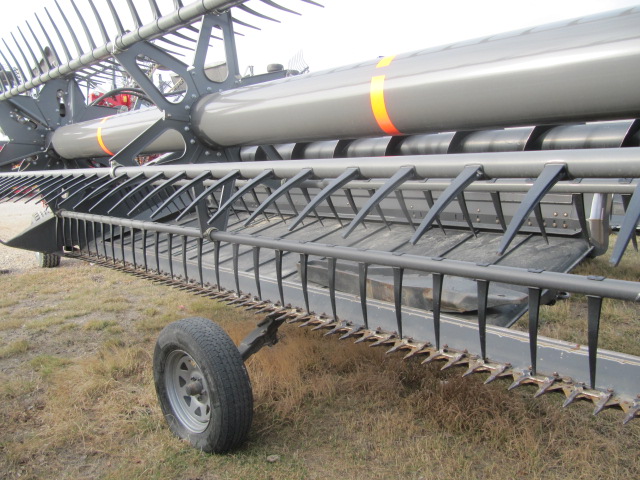 2022 Massey Ferguson 5400 Windrower Draper Header