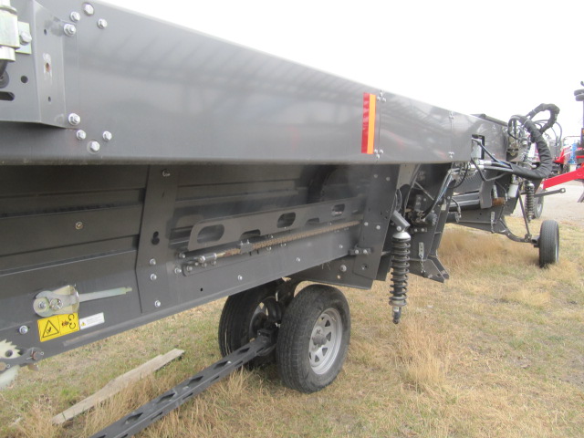 2022 Massey Ferguson 5400 Windrower Draper Header