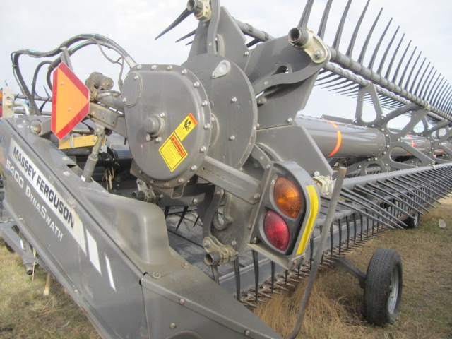 2022 Massey Ferguson 5400 Windrower Draper Header