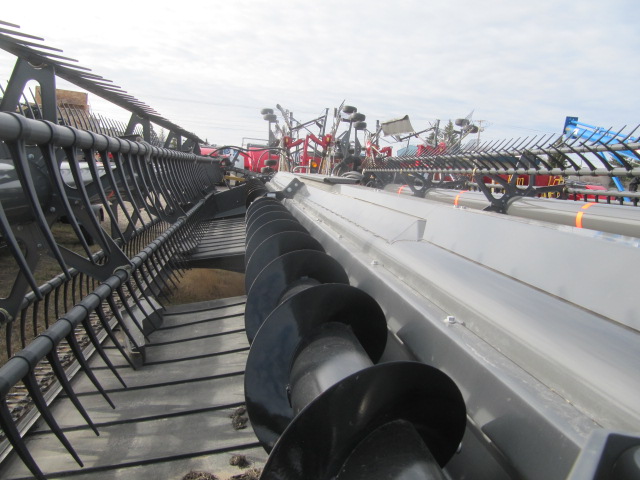 2022 Massey Ferguson 5400 Windrower Draper Header