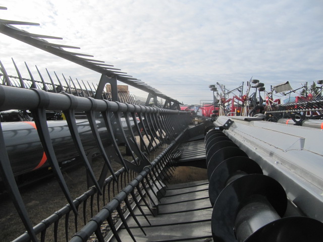 2022 Massey Ferguson 5400 Windrower Draper Header