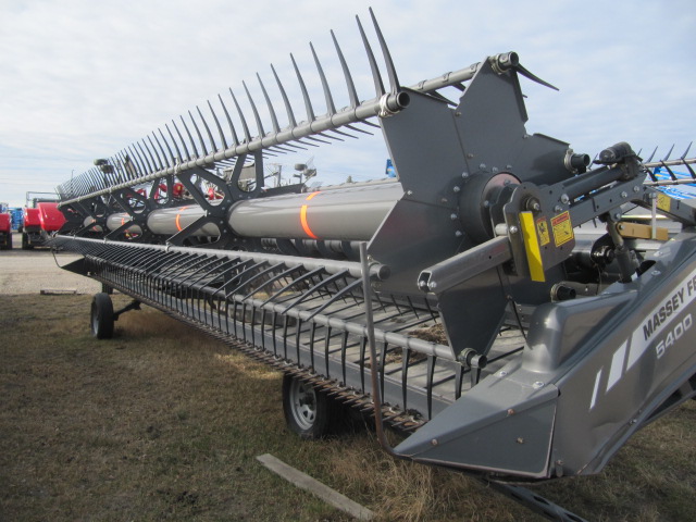 2022 Massey Ferguson 5400 Windrower Draper Header