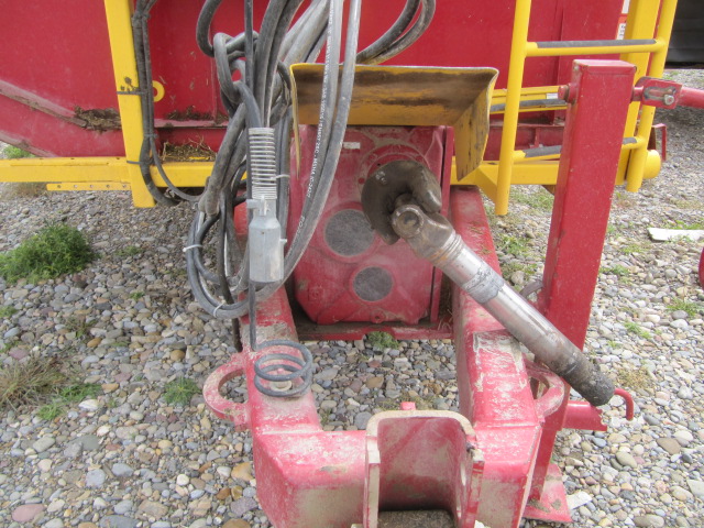 2020 Supreme 800T Vertical Feed Mixer