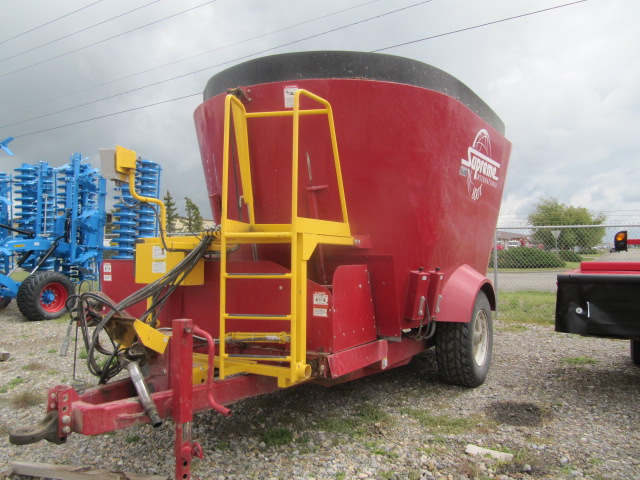 2020 Supreme 800T Vertical Feed Mixer