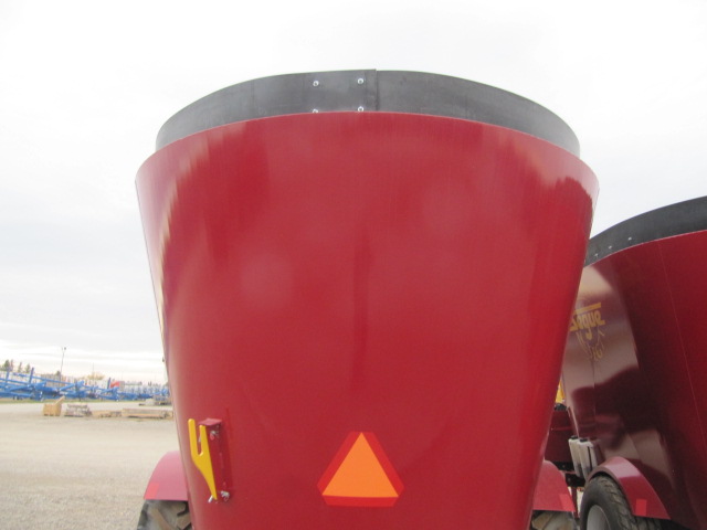 2023 Supreme Segue 9T Vertical Feed Mixer