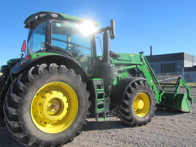 2022 John Deere 6250R Tractor