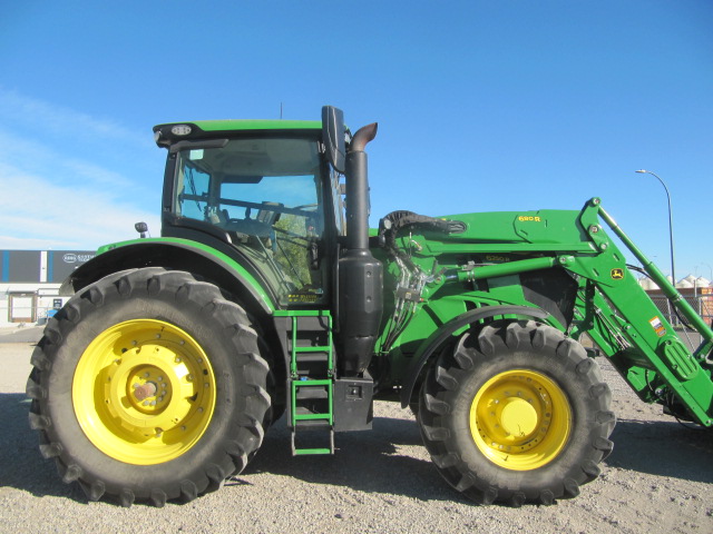 2022 John Deere 6250R Tractor