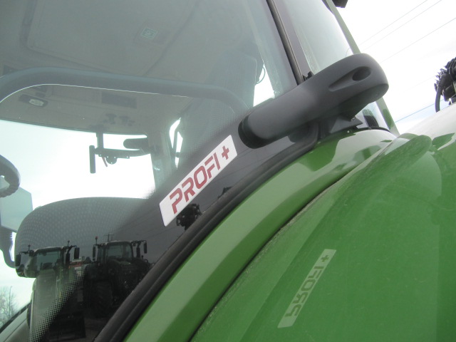 2022 Fendt 716 Gen6 Tractor