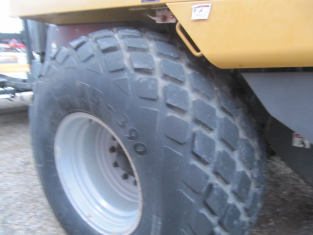 2009 Challenger LB44B Baler/Square