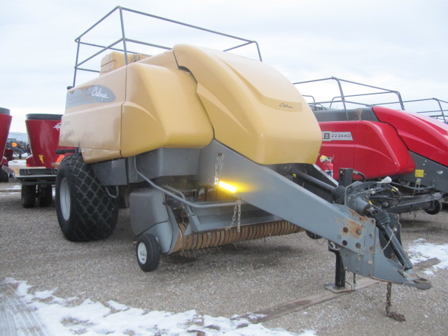 2009 Challenger LB44B Baler/Square
