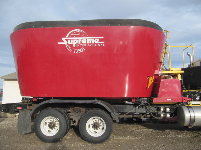 2022 Supreme 1250TTM GEN3 Vertical Feed Mixer