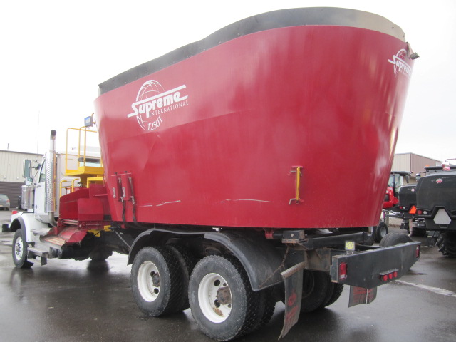 2022 Supreme 1250TTM GEN3 Vertical Feed Mixer