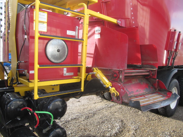 2022 Supreme 1250TTM GEN3 Vertical Feed Mixer