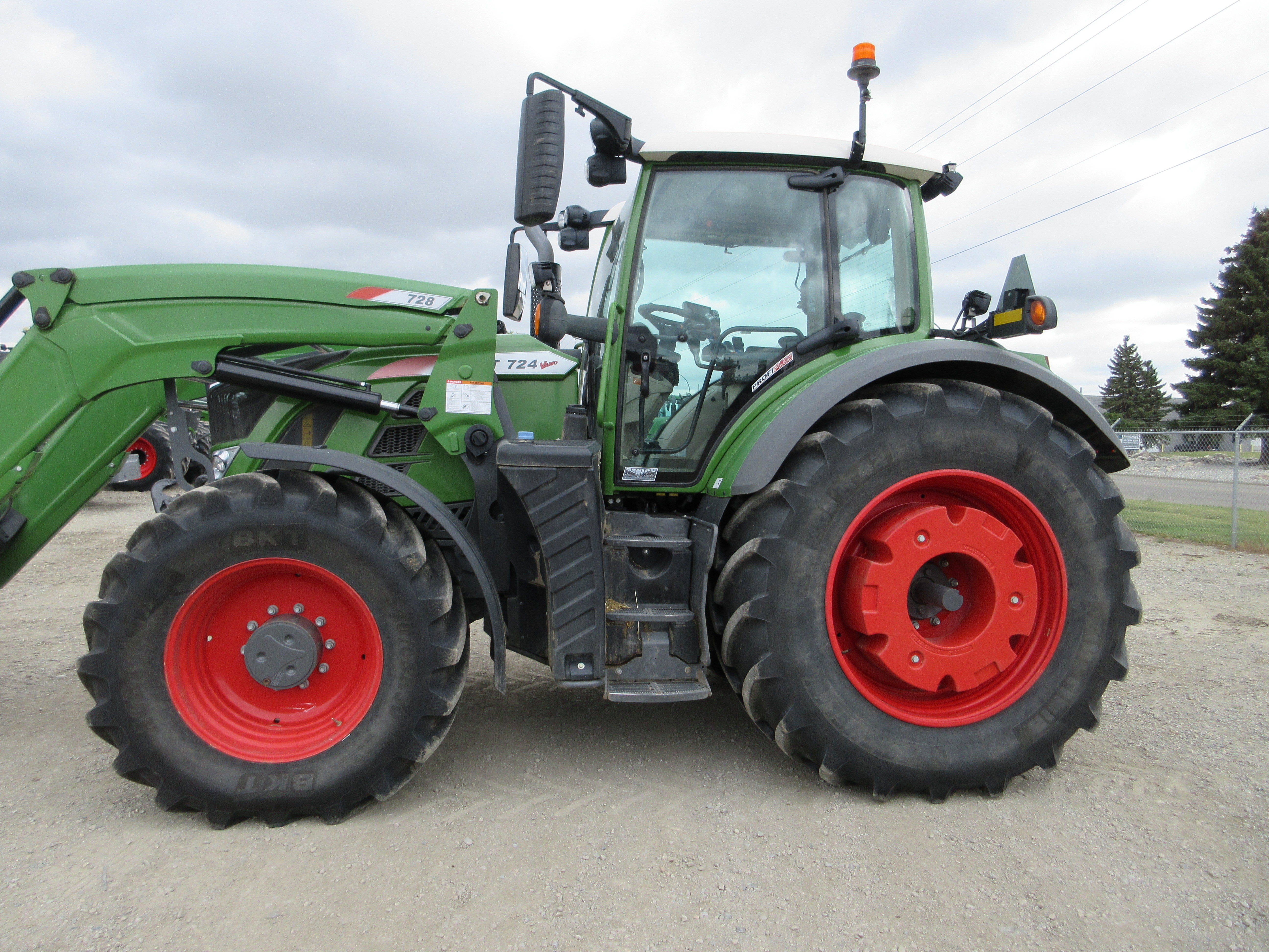2021 Fendt 724S4 Tractor