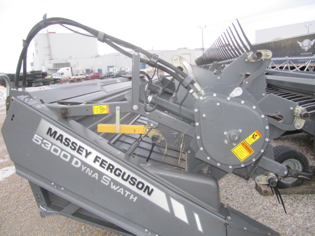 2015 Massey Ferguson 5300-30 Windrower Draper Header