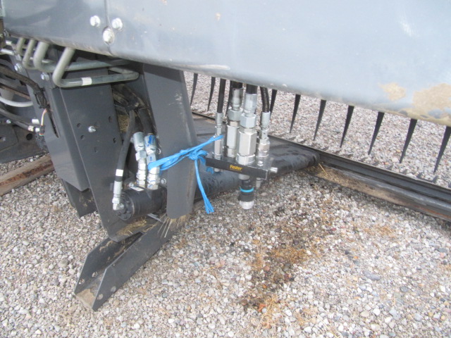 2015 Massey Ferguson 5300-30 Windrower Draper Header