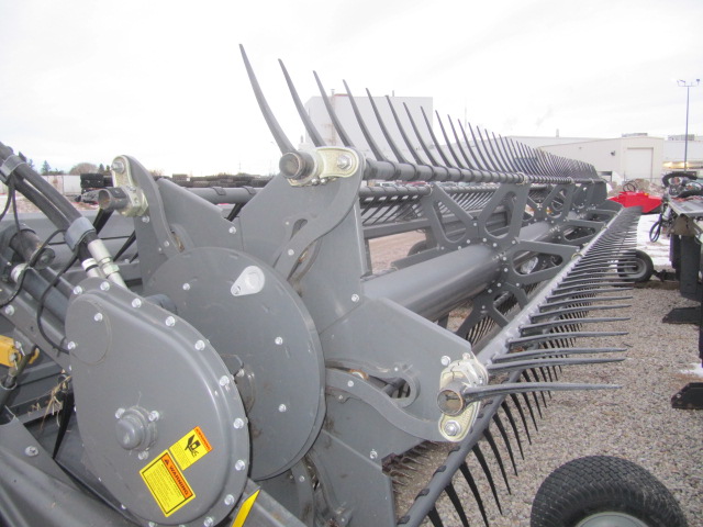 2015 Massey Ferguson 5300-30 Windrower Draper Header