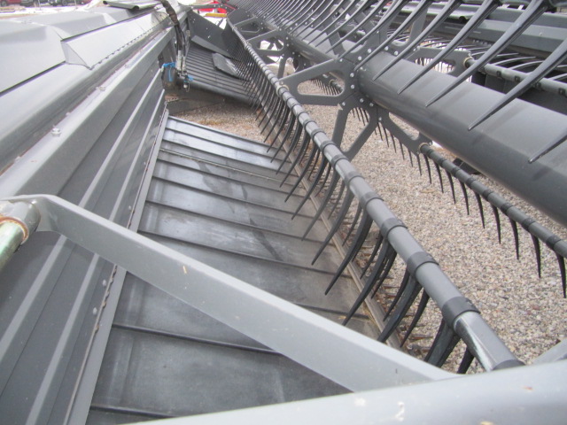 2015 Massey Ferguson 5300-30 Windrower Draper Header