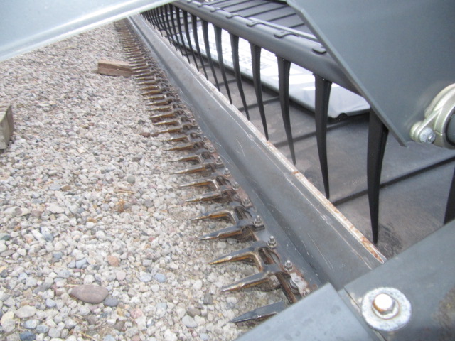 2015 Massey Ferguson 5300-30 Windrower Draper Header