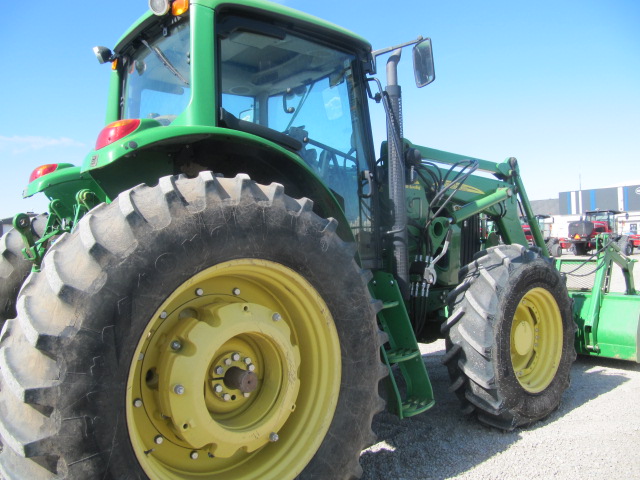 2011 John Deere 7530 Prem Tractor