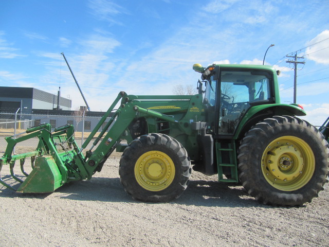 2011 John Deere 7530 Prem Tractor