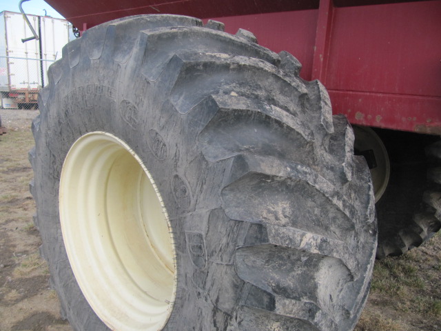 2019 Salford 8611 Fertilizer Spreader