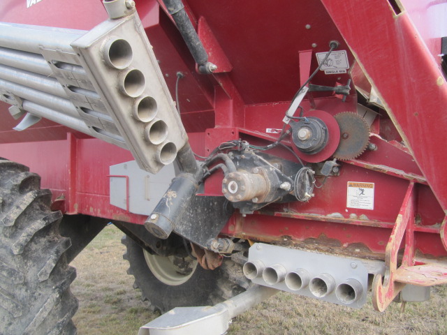 2019 Salford 8611 Fertilizer Spreader