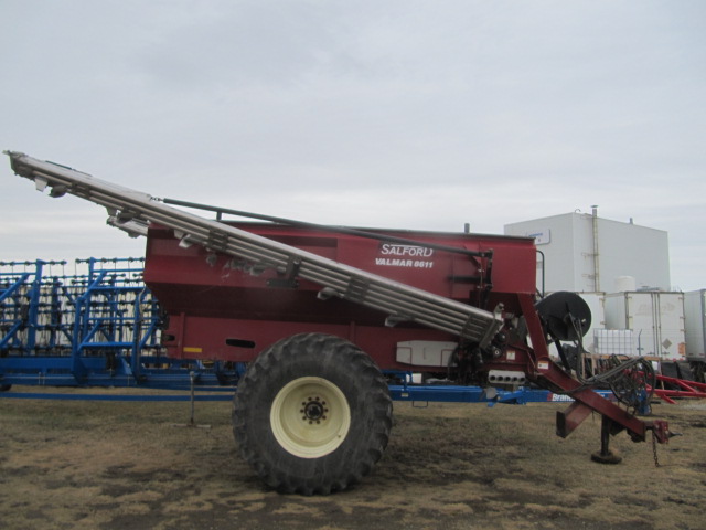 2019 Salford 8611 Fertilizer Spreader