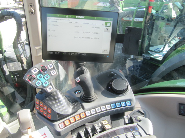 2022 Fendt 724S4 Tractor
