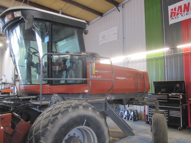 2009 Massey Ferguson 9635 Windrower