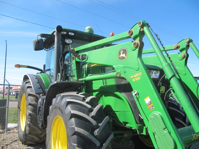 2013 John Deere 7230R Tractor