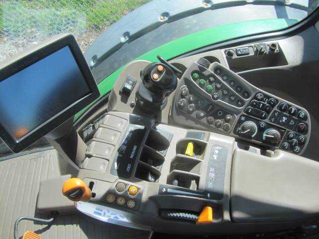 2013 John Deere 7230R Tractor