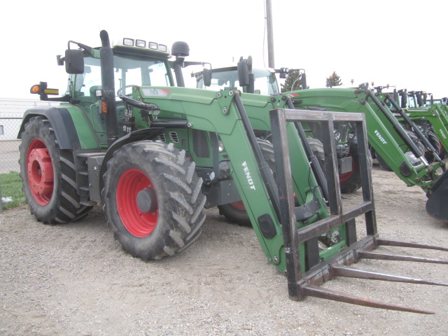 2011 Fendt 820 Tractor