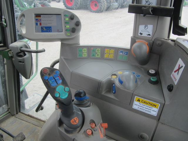 2011 Fendt 820 Tractor