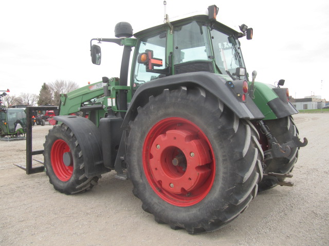 2011 Fendt 820 Tractor