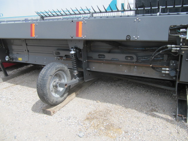 2015 Massey Ferguson 5300-35 Windrower Draper Header