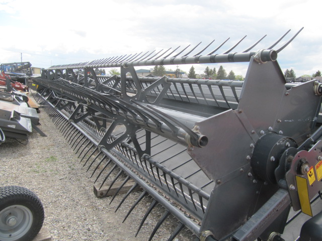2015 Massey Ferguson 5300-35 Windrower Draper Header