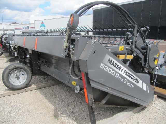 2015 Massey Ferguson 5300-35 Windrower Draper Header