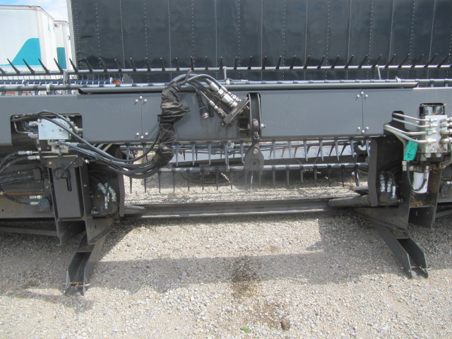 2015 Massey Ferguson 5300-35 Windrower Draper Header
