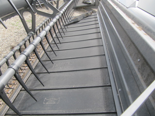 2015 Massey Ferguson 5300-35 Windrower Draper Header