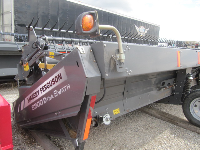 2015 Massey Ferguson 5300-35 Windrower Draper Header