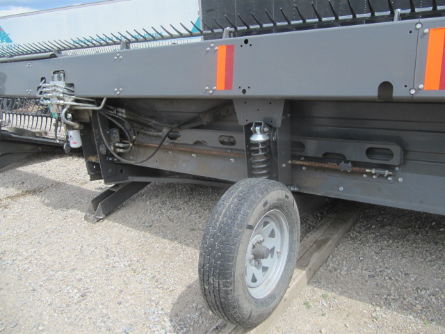 2015 Massey Ferguson 5300-35 Windrower Draper Header